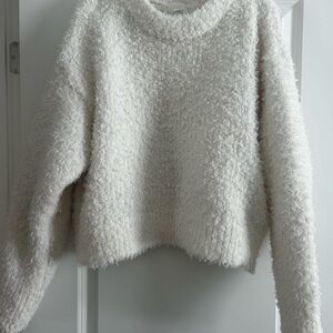 🤍🤍H&M Soft Textured White Sweater